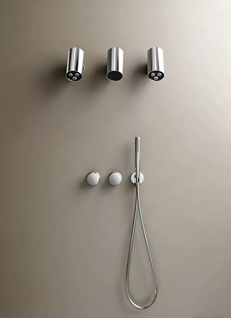 In-wall three-outlet shower head